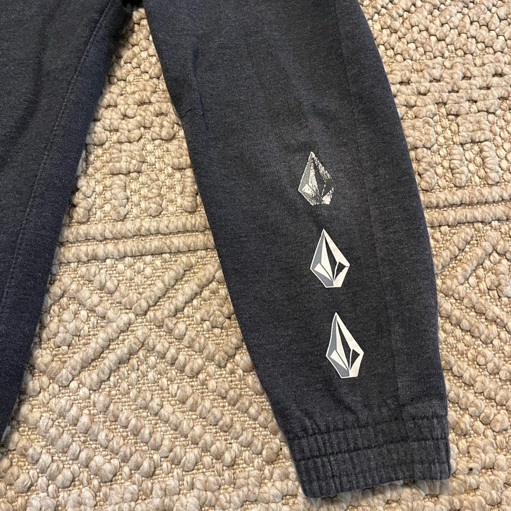 2 pr volcom sweatpants - Picture 5 of 7